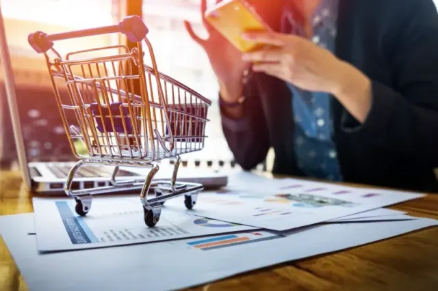 AI in e-commerce: Mastering Dynamic Pricing and Market Analysis
